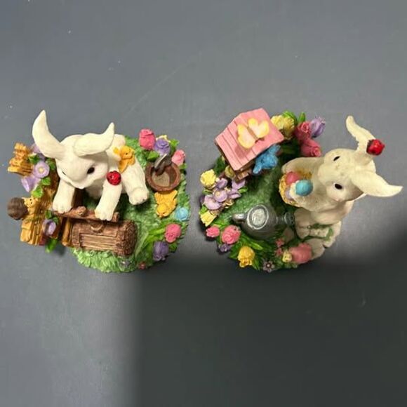 2- resin Easter bunny figurines - Picture 2 of 5